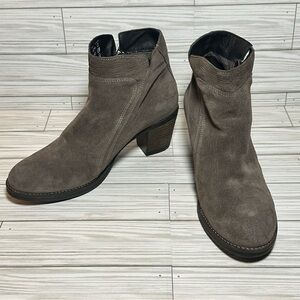 Taos Dillie Suede Ankle Boots Women’s 8.5 EU 39 Gray Leather Block Heel Booties